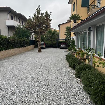 Casa Versilia Hotel 마리나디마사 외부 사진